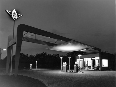 406527 Gezicht op benzinestation van PAM aan de Rijksweg 12 (A12) te Bunnik.